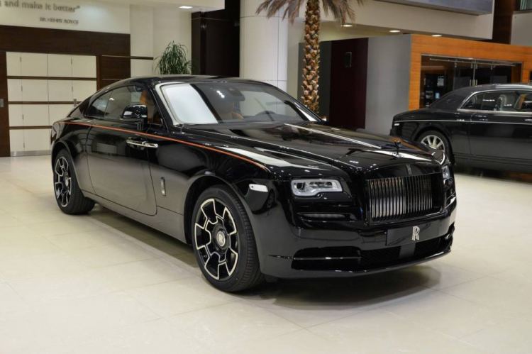 Cận cảnh Rolls-Royce Wraith Black Badge ấn tượng với nội thất cam