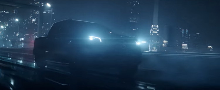 Bán tải Mercedes X-Class lấp ló trong video mới, ra mắt vào giữa tháng 7