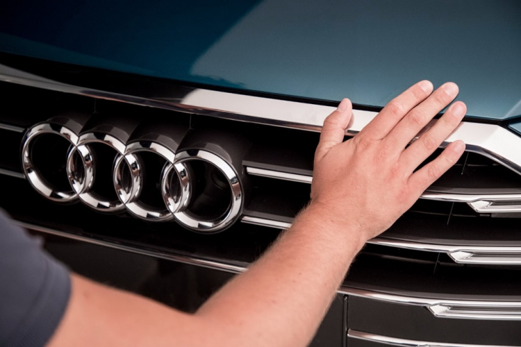 Audi A8 hoàn toàn mới sẽ chinh phục khách hàng từ “cái chạm đầu tiên”