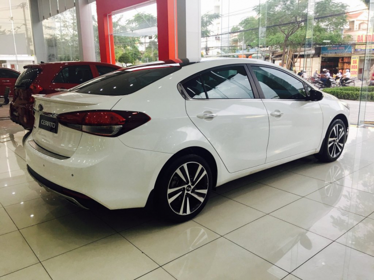 KIA CERATO 2017 - Trang bị sạc điện thoại không dây, giá cực ưu đãi