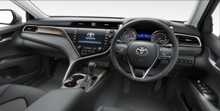 Toyota Camry Hybrid 2018 ra mắt tại Nhật, sang và "xanh" hơn
