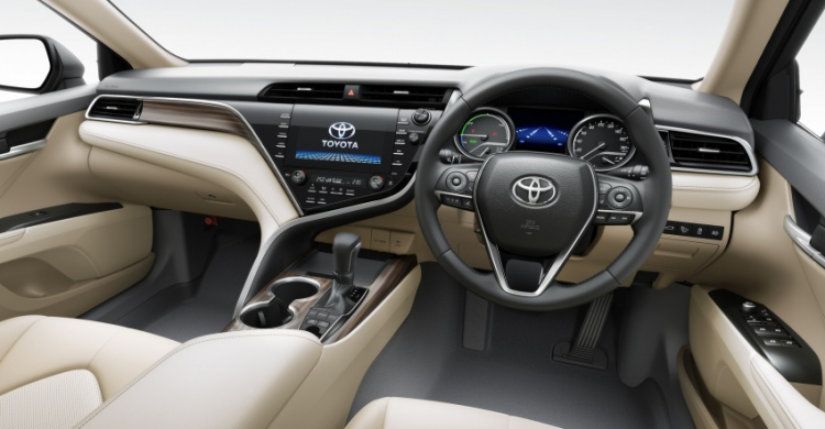 Toyota Camry Hybrid 2018 ra mắt tại Nhật, sang và "xanh" hơn
