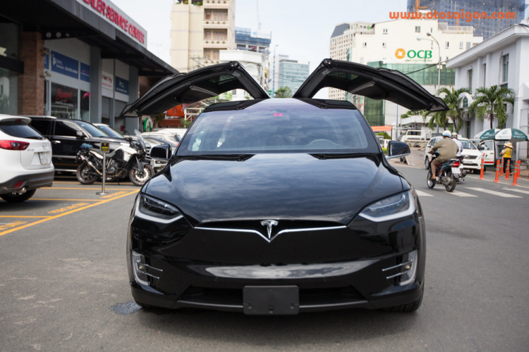 Cảm nhận nhanh Tesla Model X P100D tại Việt Nam