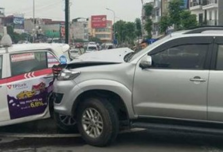 Lại là Fortuner lực đâm chưa đủ?