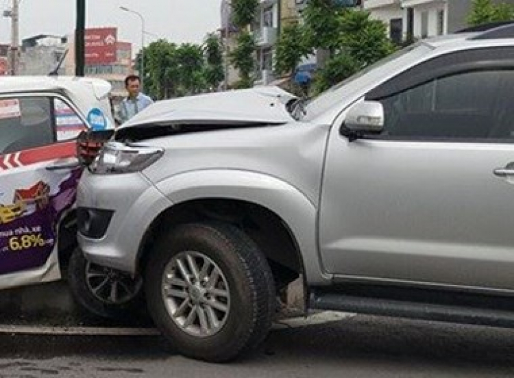 Lại là Fortuner lực đâm chưa đủ?