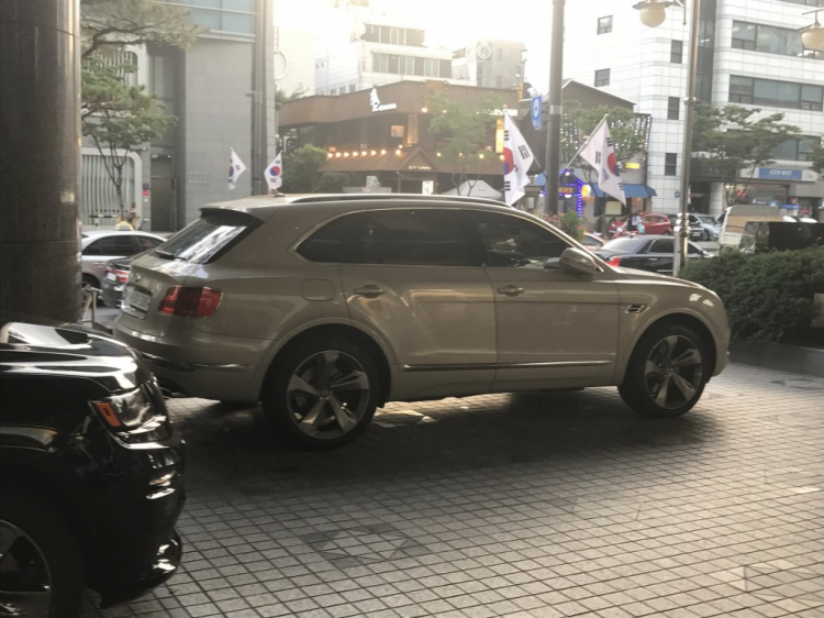 Hyundai từ bỏ thương hiệu Genesis tại Anh vì không thể đấu lại BMW và Mercedes Hyundai từ bỏ thương hiệu Genesis tại Anh vì không thể đấu lại BMW và Mercedes
