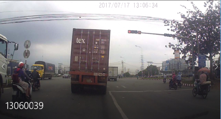 cảnh báo lỗi vượt xe trong giao lộ của XXX Đồng Nai trên xa lộ