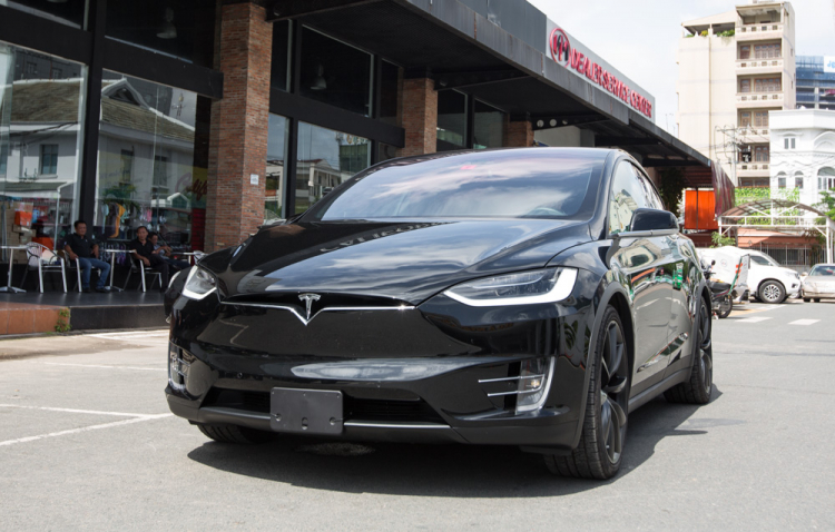 [CLIP] Chi tiết Tesla Model X P100D giá gần 9 tỉ tại Việt Nam