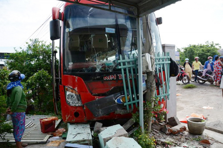 Chú ý: đậu xe trên đường thiên lý