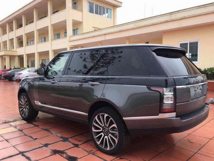 Range Rover SVAutobiography Hybrid đầu tiên về Việt Nam