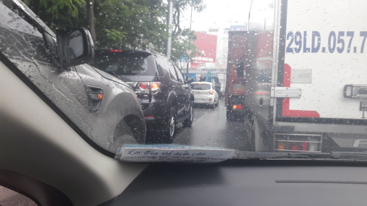 10:00 AM Kẹt xe nặng công viên Hoàng Văn Thụ