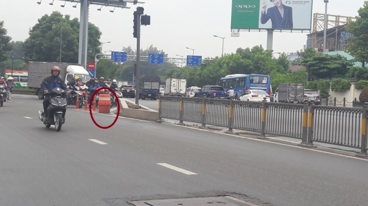 10:00 AM Kẹt xe nặng công viên Hoàng Văn Thụ
