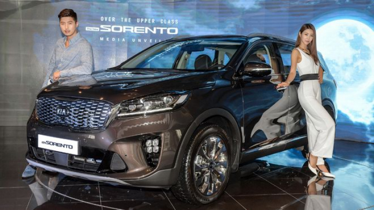 Kia Sorento 2018 có giá khởi điểm từ 562 triệu đồng