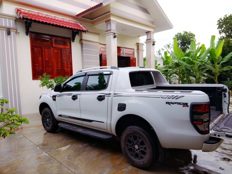 Ford Ranger XLS lên đồ Wildtrack. Các bác nhẹ tay!