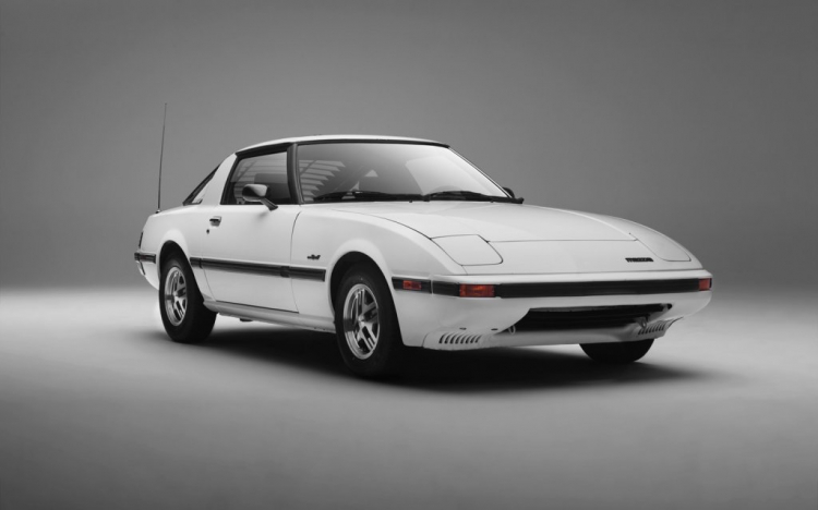 Mazda RX-7 front three quarters1