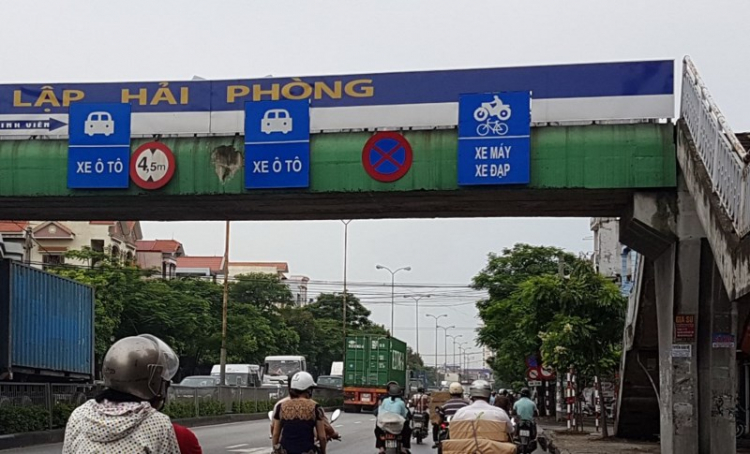 Đã có kết quả Biển cấm xe chở hàng ( trừ xe bán tải) Đã có kết quả Biển cấm xe chở hàng ( trừ xe bán tải)