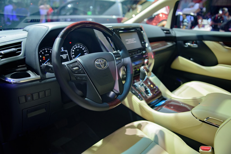 [QC] Toyota Alphard - Chuyên cơ mặt đất bốn bánh