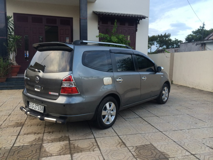 Tìm ace chơi xe Nissan Grand Livina