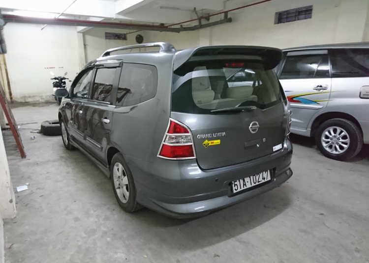 Tìm ace chơi xe Nissan Grand Livina