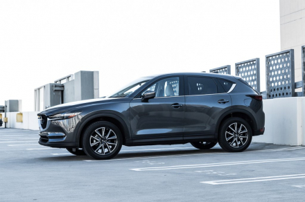 2017-Mazda-CX-5-front-side-02.jpg