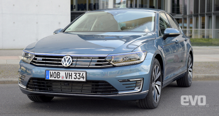 VW-passat-GTE-review-M5.jpg