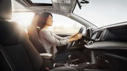 2013-toyota-rav4-usa-driving-girl-driver.jpg