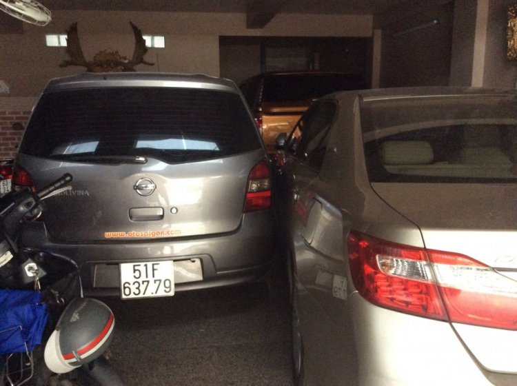 Tìm ace chơi xe Nissan Grand Livina