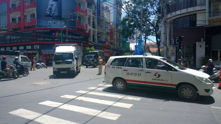Cấm ô tô từ quận 4 qua quận 7