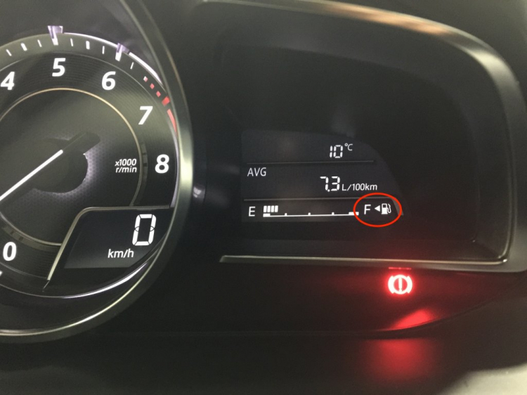 Đèn báo nhiên liệu không đổi màu?