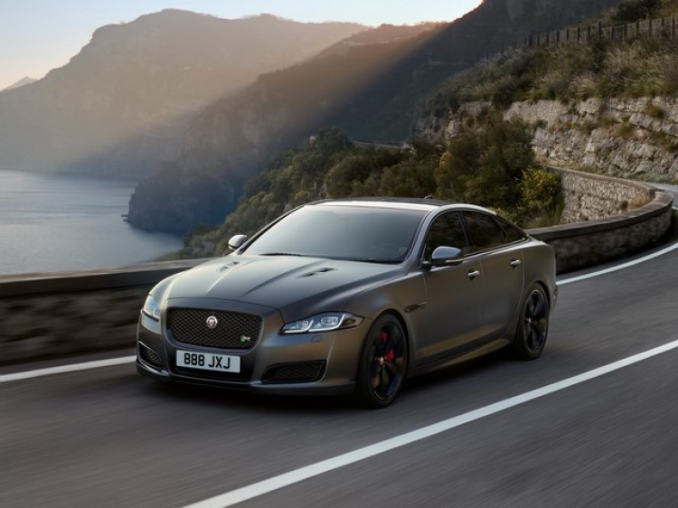 Jaguar XJR 575 2018: Siêu sedan giá gần 3 tỷ đồng