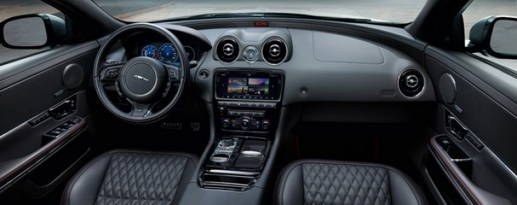 Jaguar XJR 575 2018: Siêu sedan giá gần 3 tỷ đồng