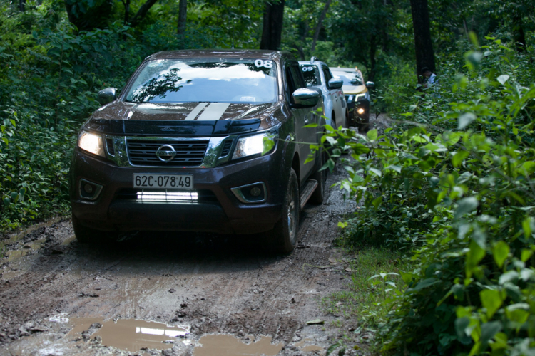 Em đã lên lẫy số vô lăng cho xe Nissan Navara EL Em đã lên lẫy số vô lăng cho xe Nissan Navara EL