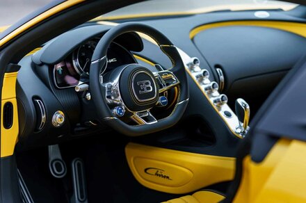 Bugatti-Chiron-at-2017-Pebble-Beach-05.jpg