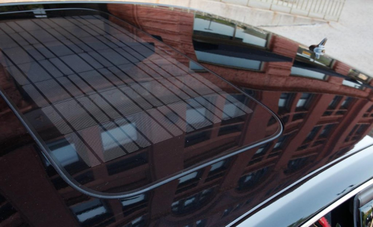 Audi phát triển pin mặt trời trên cửa sổ trời ôtô
