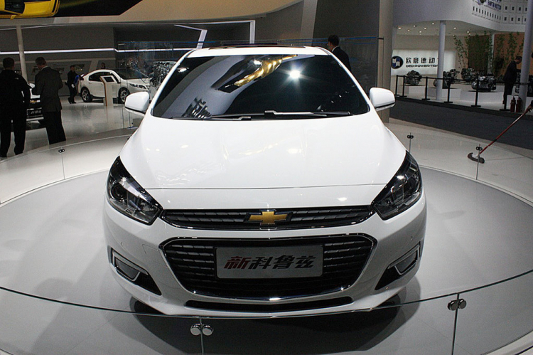 Chevrolet Cruze 2015 nội thất sang trọng, kiểu dáng trẻ trung