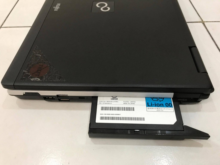 Bán 2 laptop Fujitsu và Dell