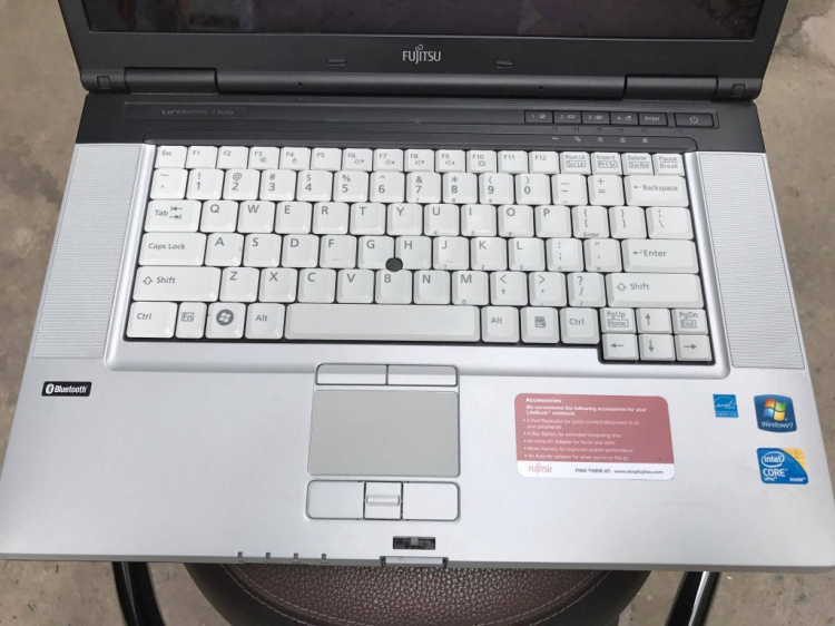 Bán 2 laptop Fujitsu và Dell