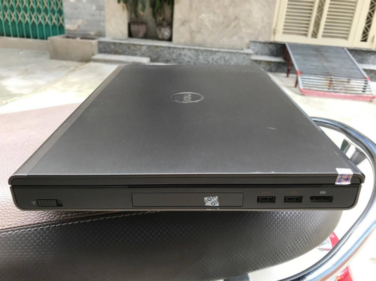 Bán 2 laptop Fujitsu và Dell