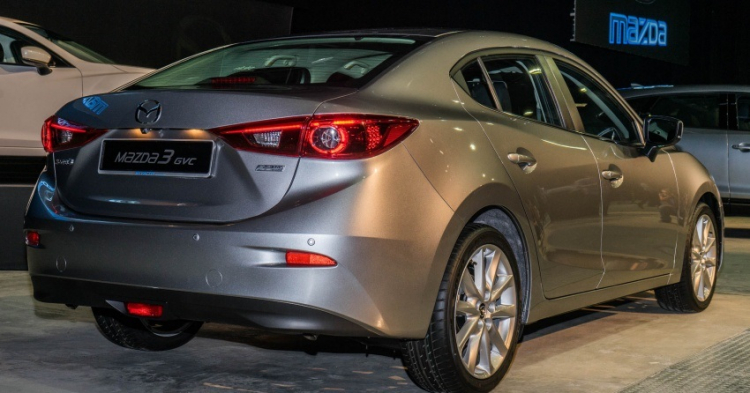 Cốp xe Mazda3 2017 bấm nút là mở?