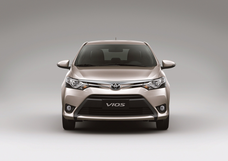 Toyota hỗ trợ phí trước bạ khi mua Vios và Innova