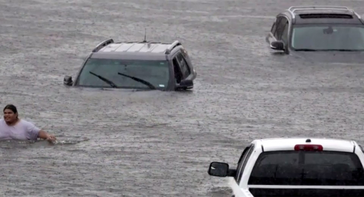 Gần 1 triệu xe thiệt hại sau cơn bão Harvey
