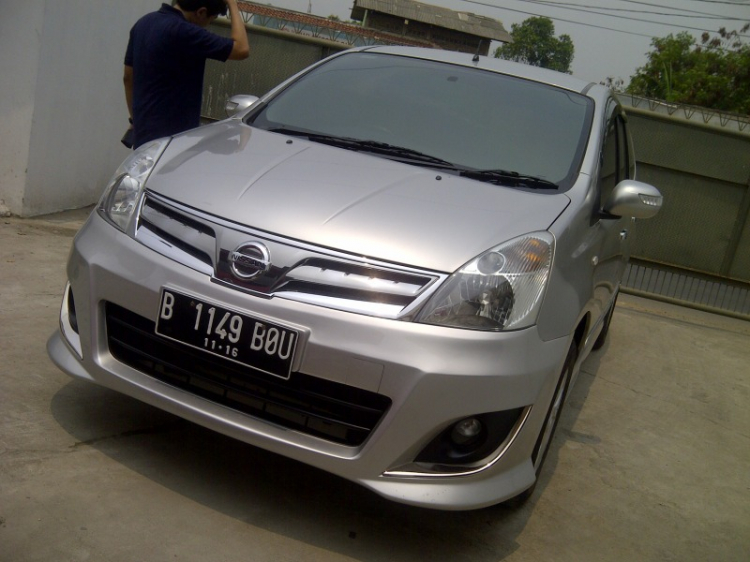 Tìm ace chơi xe Nissan Grand Livina