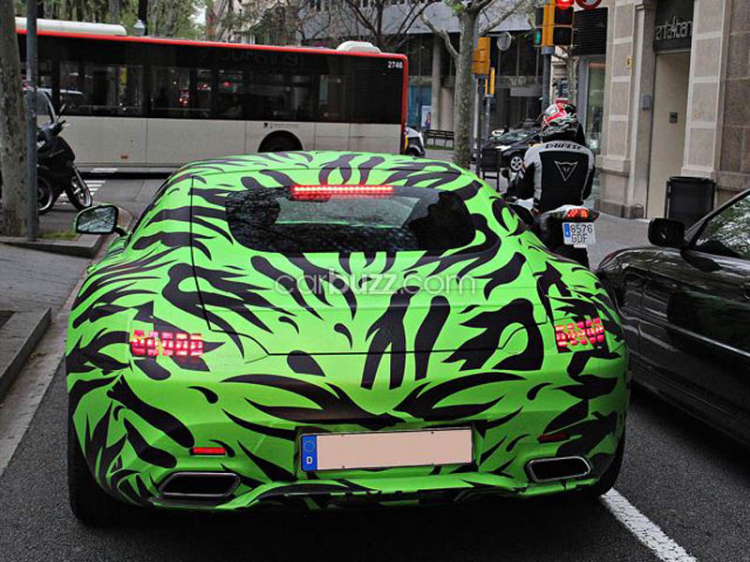 Mercedes-Benz AMG GT ngụy trang sặc sỡ trên đường phố Tây Ban Nha