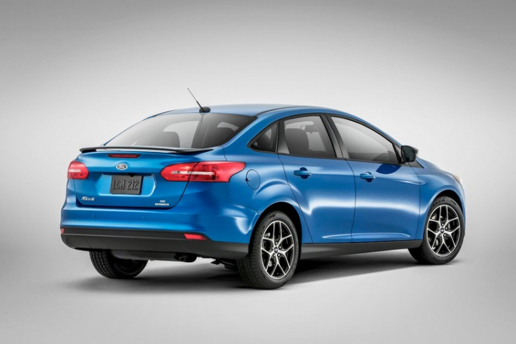 Ford Focus 2015 phiên bản sedan lộ diện