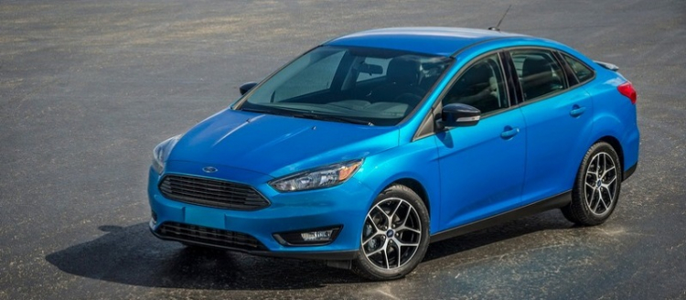 Ford Focus 2015 phiên bản sedan lộ diện