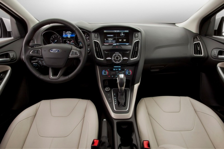 Ford Focus 2015 phiên bản sedan lộ diện