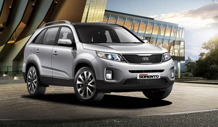 THACO khuyến mãi tặng sổ ưu đãi dịch vụ cho khách hàng mua xe New Sorento và Carens