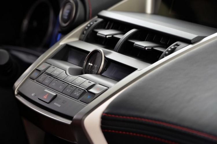 Lexus NX : Đối thủ mới của Mercedes GLK và BMW X3