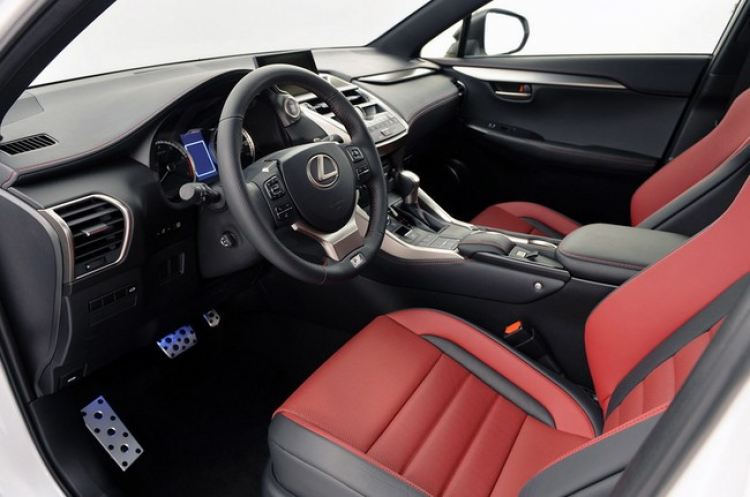 Lexus NX : Đối thủ mới của Mercedes GLK và BMW X3