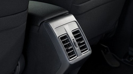cua_gio_lanh_sau_honda_city_2016.jpg